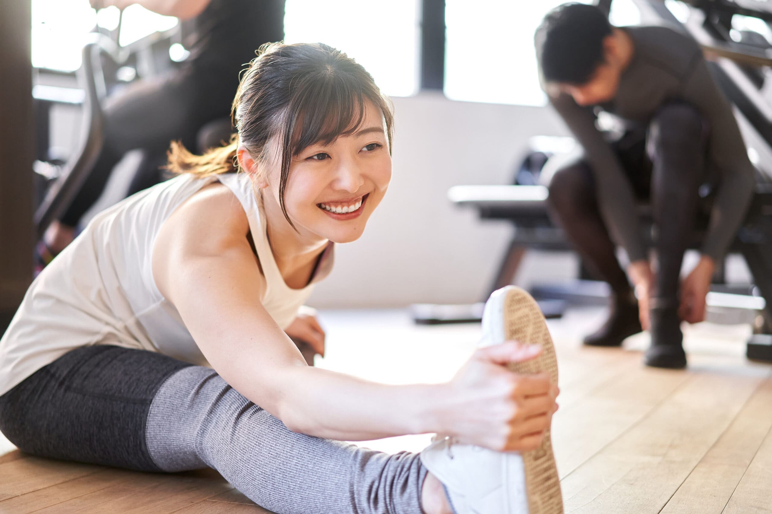 Femme pendant un cours de gym douce