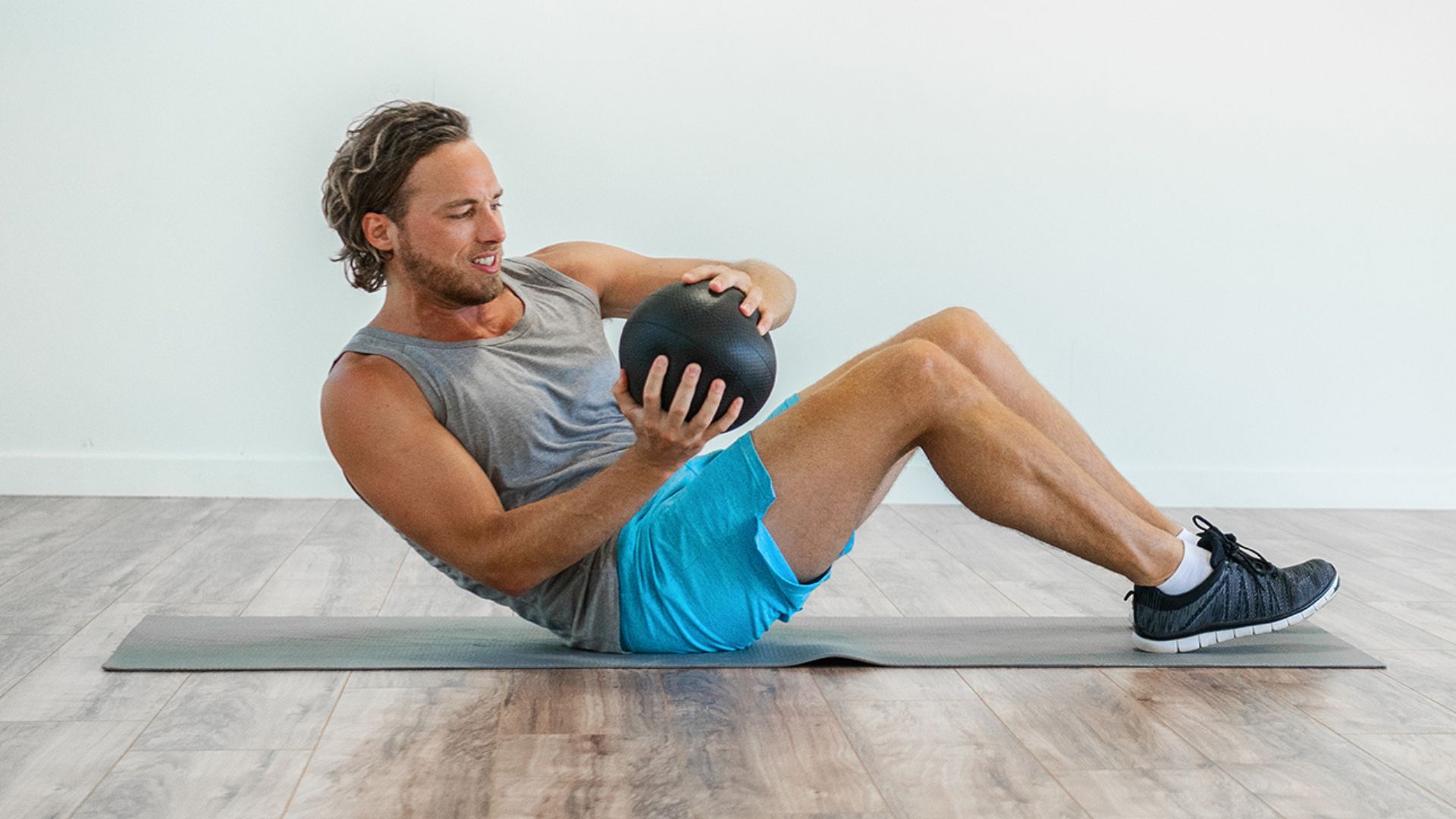 5 exercices pour les abdos avec poids