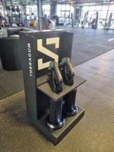 Square Gym met à disposition des pistolets de massages THERAGUN ! 