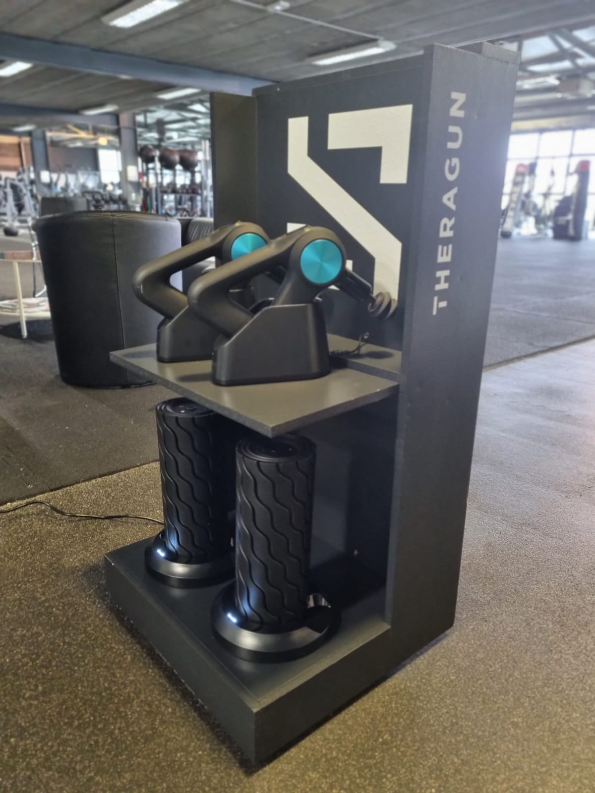 Square Gym met à disposition des pistolets de massages THERAGUN !